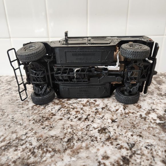 Hummer Model Car 1:18 scale black diecast metal - Picture 11 of 13